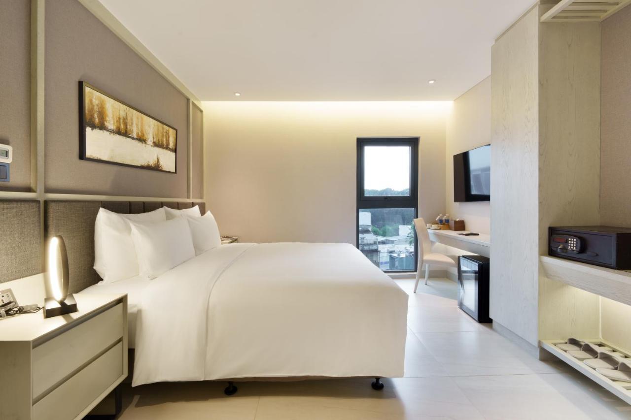 M City Hotel Saigon Хошимин Экстерьер фото